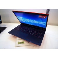 Бізнес-ноутбук Fujitsu Lifebook UH75 / B1 важить 777 г