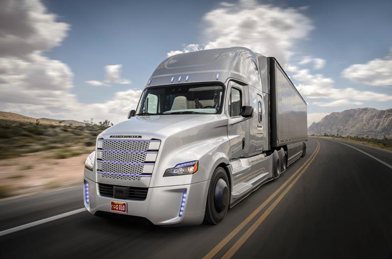 The extraordinary exterior of the Freightliner Inspiration Truck is dominated by the hood design, which overlaps the usual radiator grille.